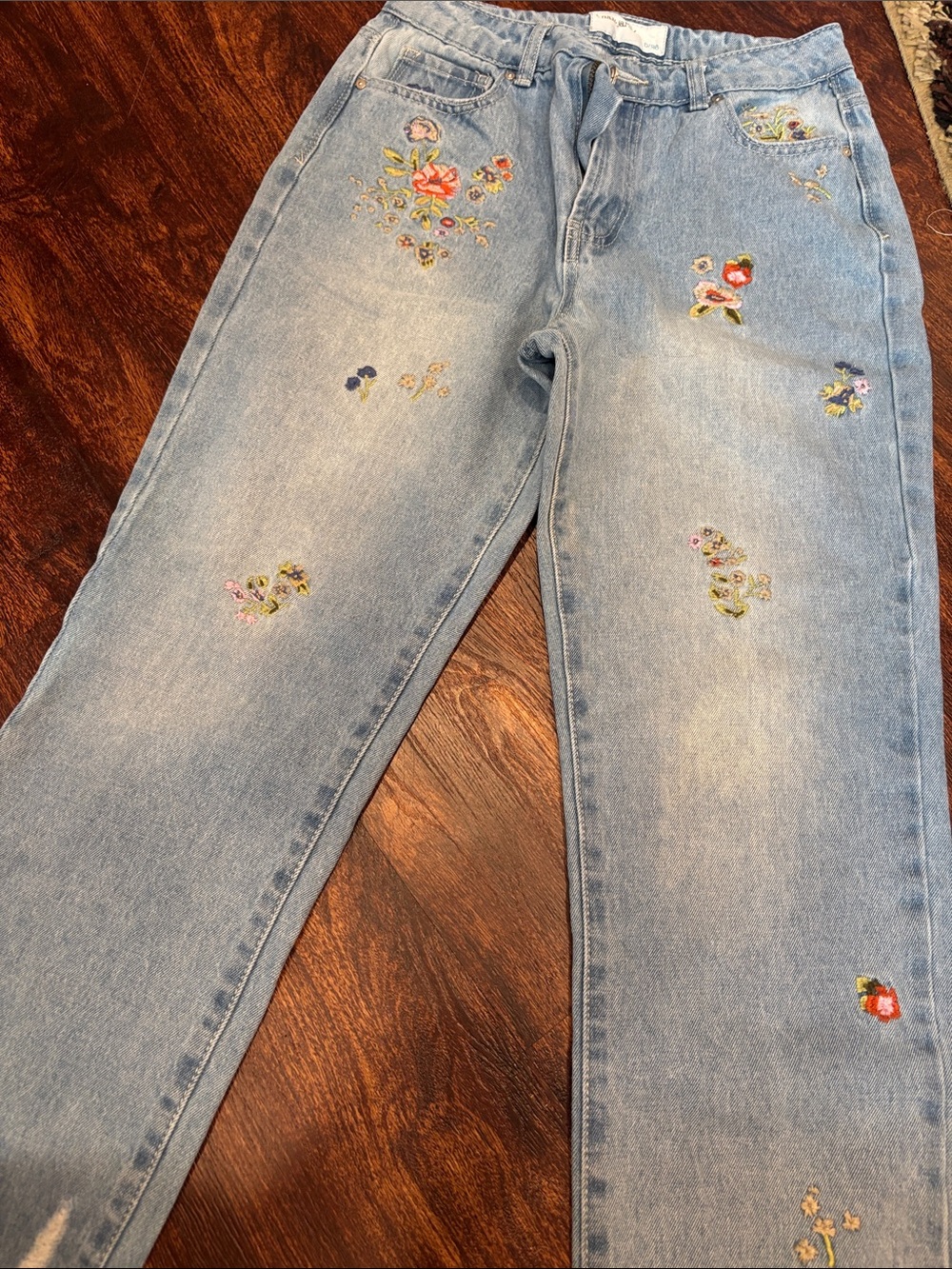 Embroidered Light Blue Boyfriend Jeans with Floral Details